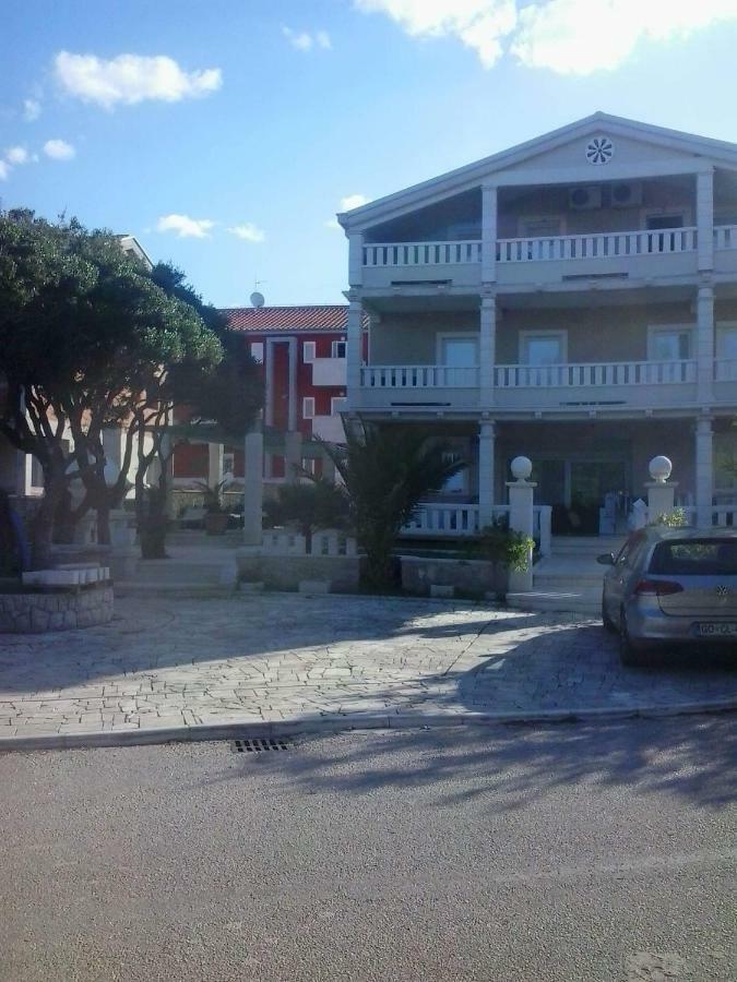 Guesthouse Villa Jurisic Novalja Luaran gambar